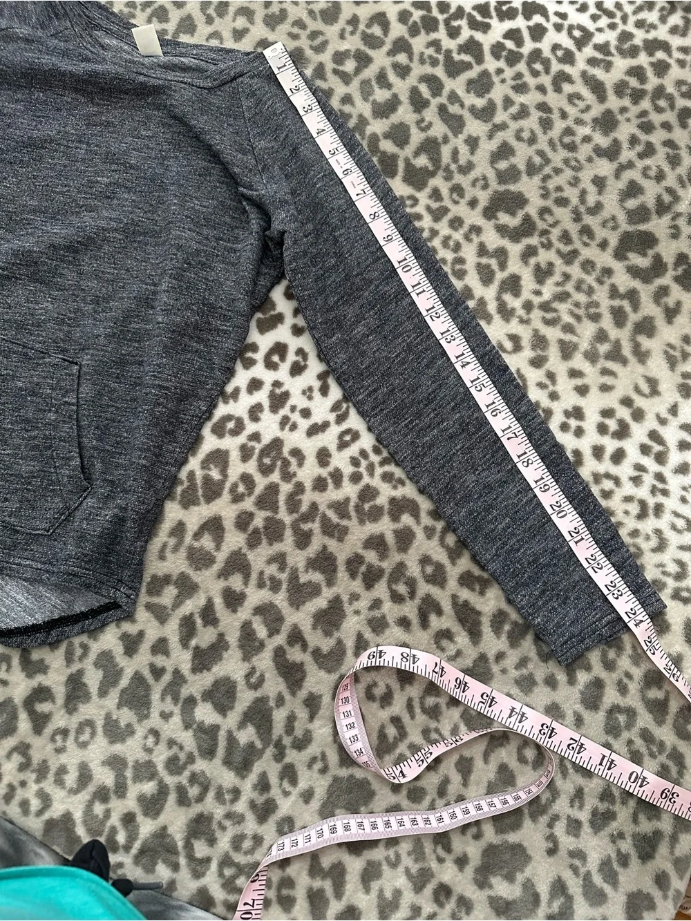 Old Navy WOW Kangaroo Long Sleeve Sweatshirt in Black Size XL 14 Girls